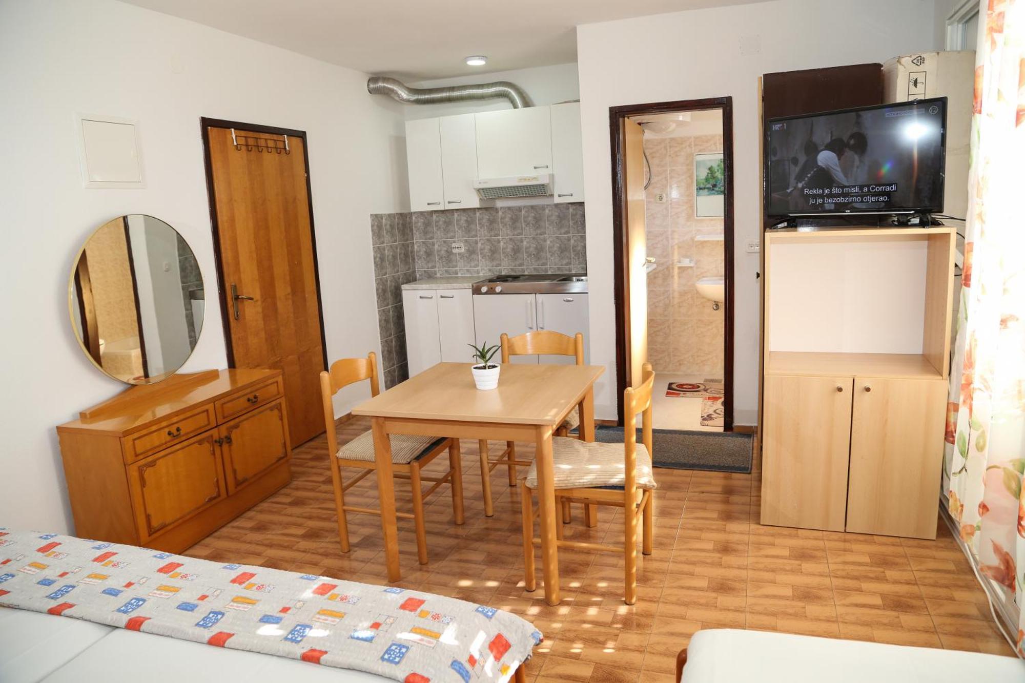 Apartments Butkovic Хвар Стая снимка